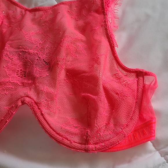 BUY 1 GET 1 FREE VICTORIA SECRET HOT PINK BRALETTE - Picture 2 of 9